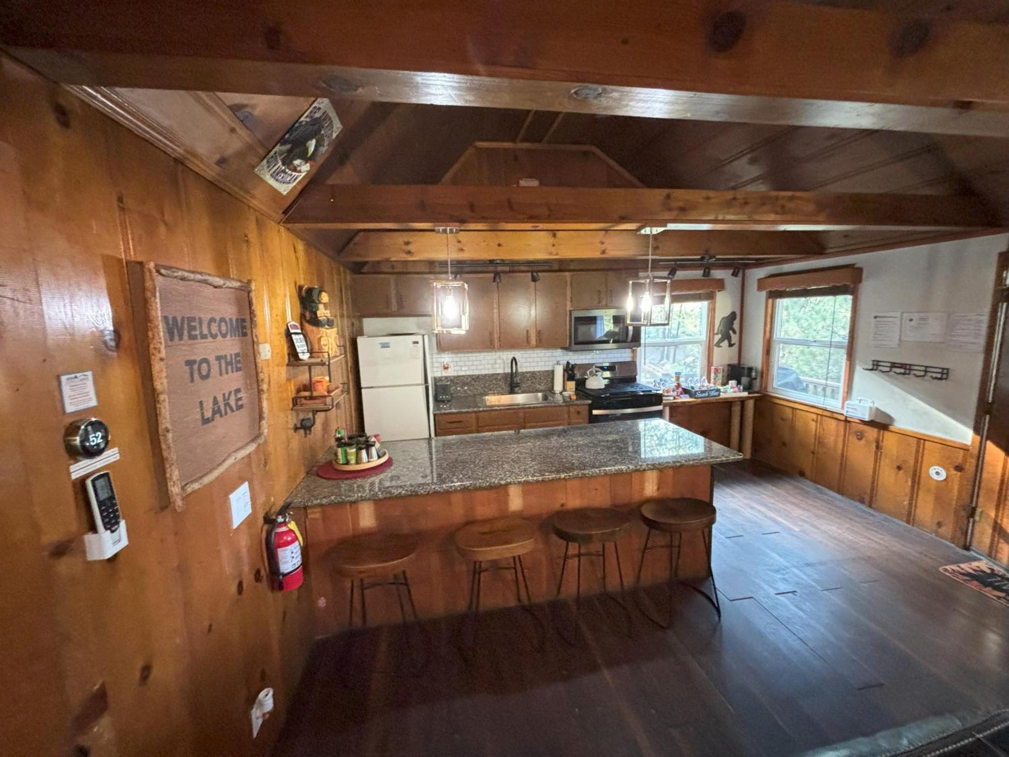 ביג בר לייק Snow Bunny Lodge - Perfect Big Bear Getaway! Deck With A New Hot Tub And Charcoal Barbecue! מראה חיצוני תמונה