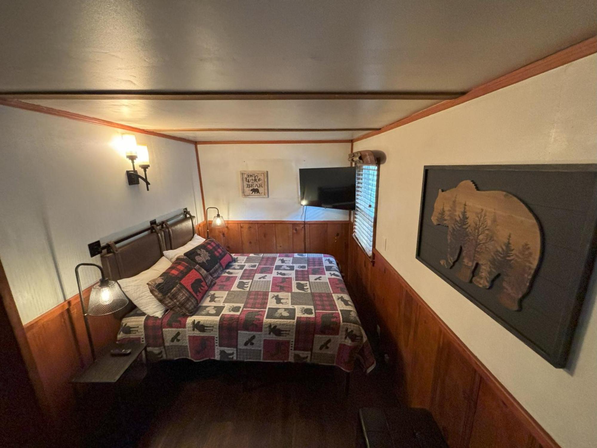 ביג בר לייק Snow Bunny Lodge - Perfect Big Bear Getaway! Deck With A New Hot Tub And Charcoal Barbecue! מראה חיצוני תמונה